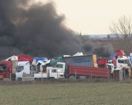 Пожар избухна в автоморга в Ямбол