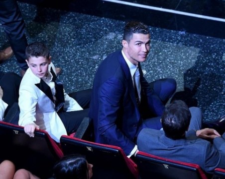 Роналдо запази цял ресторант, за да заблуди журналистите