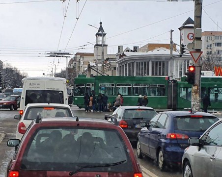 Трамвай прегази възрастен мъж в столицата