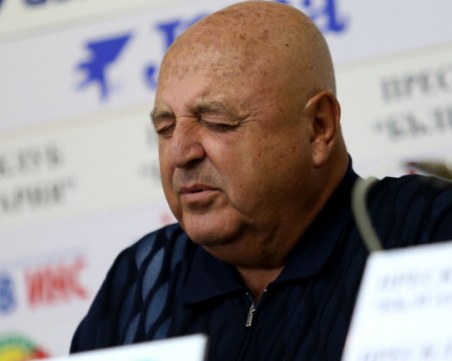 Венци с тежки думи за Бербатов: Той е предател!