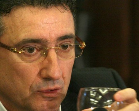 Ветко Арабаджиев остава в ареста