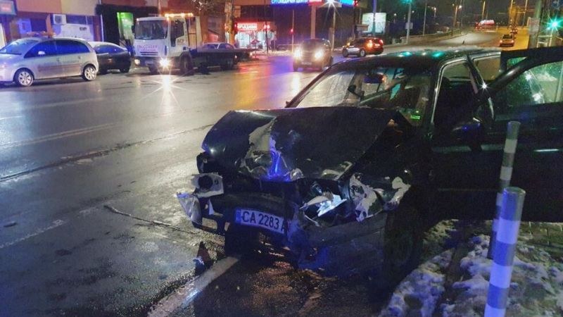 Двама пострадаха при катастрофа в София