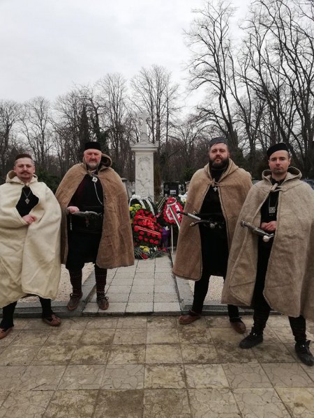 Пловдивски хайдути сведоха глава пред гроба на Капитан Петко войвода