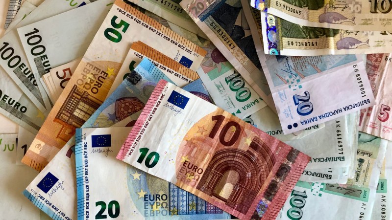 Спипаха мъж с фалшиво евро във Варна