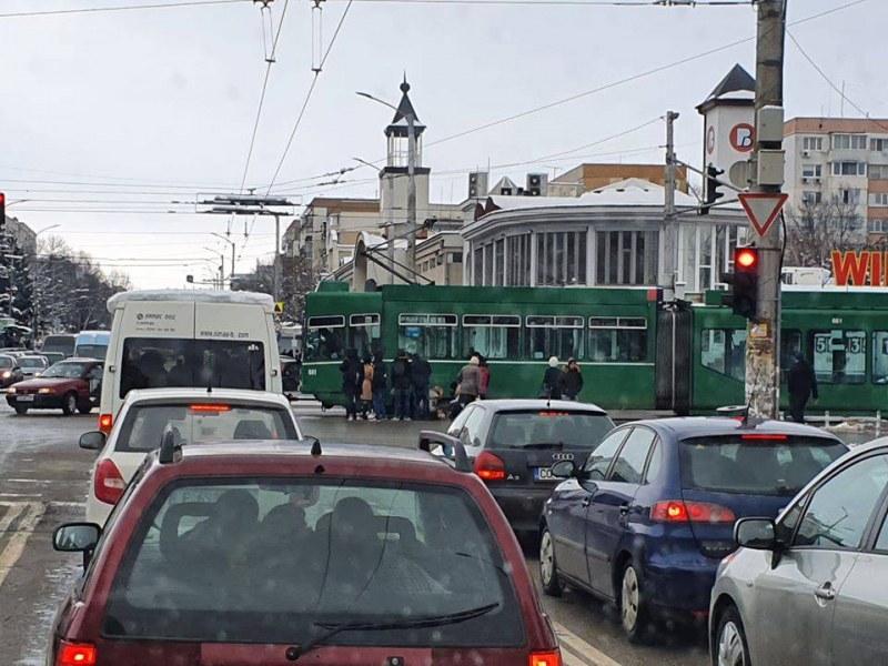 Трамвай прегази възрастен мъж в столицата