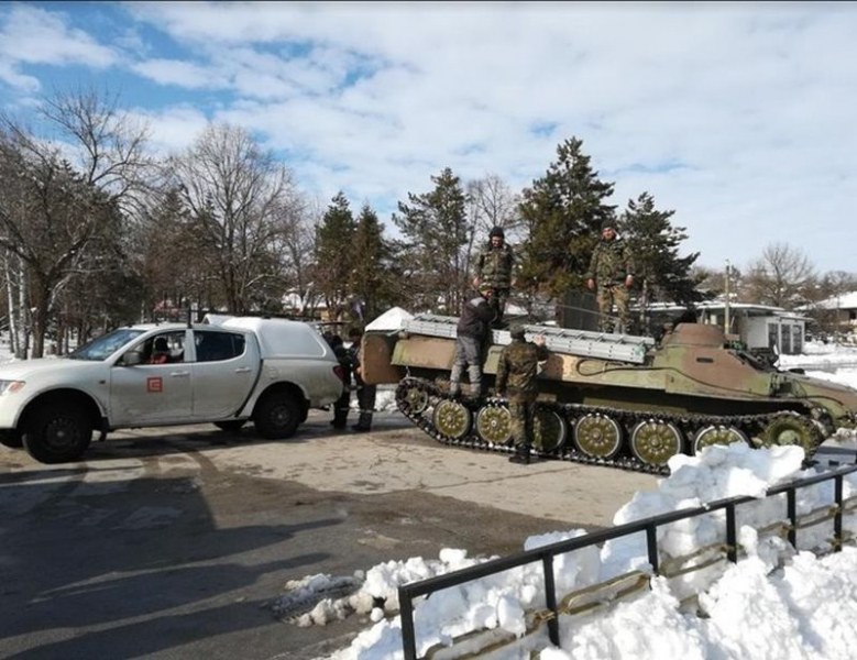 Военни помогнаха за изтеглянето на заседнали в снега коли