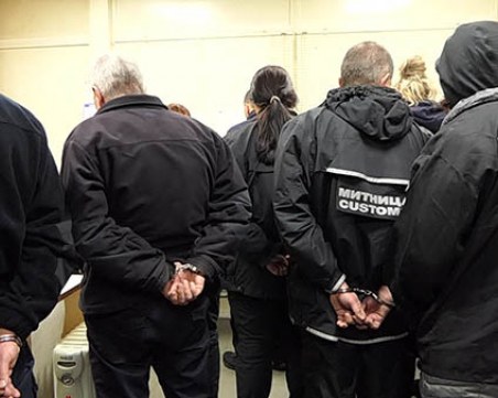 7 от митничарите, събирали такса 