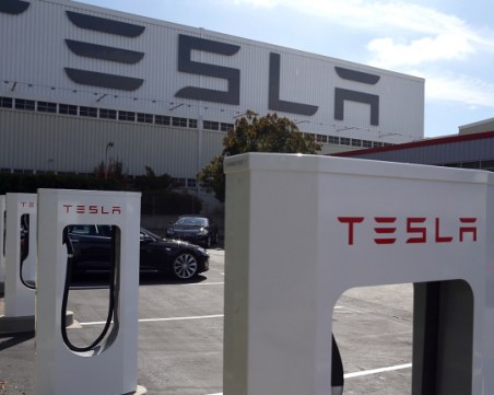 Първата зарядна станция на Tesla в България ще бъде в Пловдив
