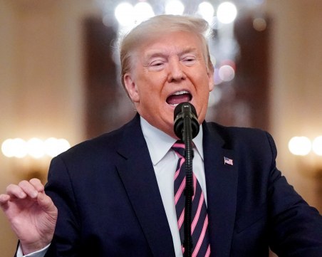 Мъж заплаши Тръмп с нож, арестуваха го пред Белия дом