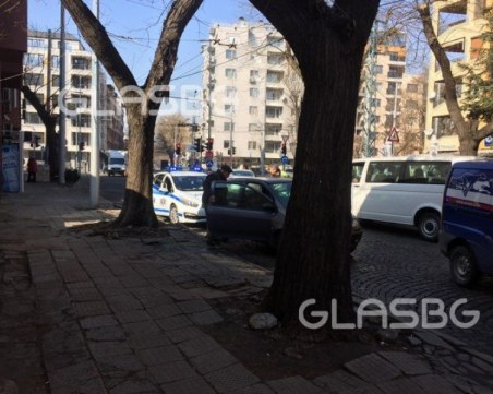 Кола блъсна пешеходка в Кючука