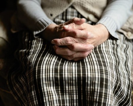 Полиция обикаля Белозем, има заподозрени за побоя с грабеж над възрастна жена