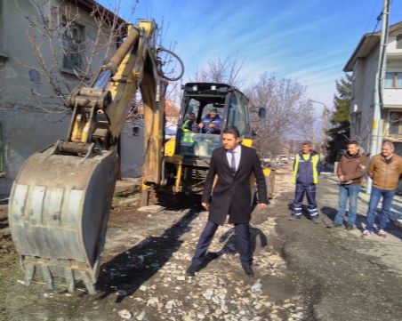 Започна дълго чакан ремонт на основна улица в село Марково