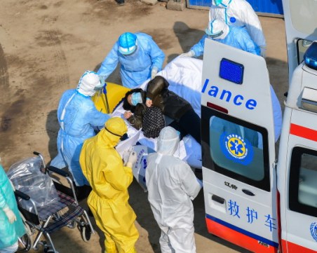 Жертвите на коронавируса достигат до 1000