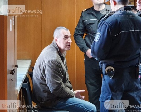Защитата: Караджов поръчвал маратонки в интернет по време на убийството на родителите си