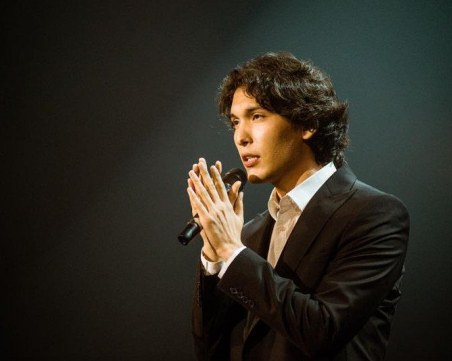 Алибек Aлмадиев - най-младият глас на легендарния хор, който ще радва пловдивската публика