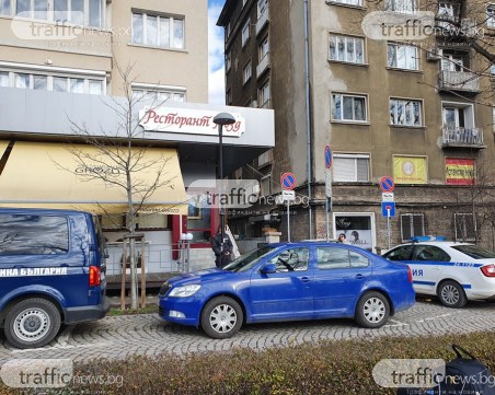 Полицаи и прокурори влязоха в ресторанта на Александър Тумпаров