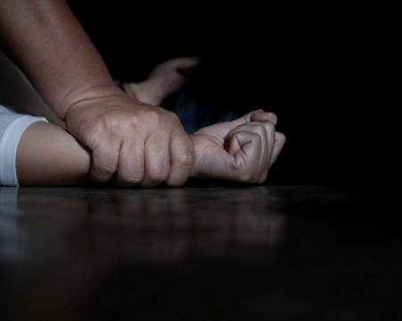 Жестоко! Пребиха и изнасилиха 65-годишна жена
