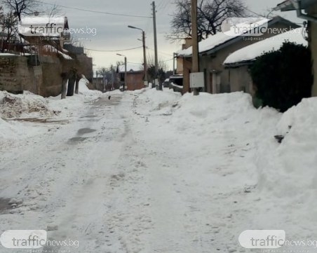 Жители на Бойково: Пътят към селото е като ледена пързалка
