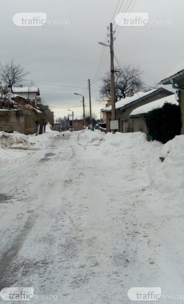 Жители на Бойково: Пътят към селото е като ледена пързалка