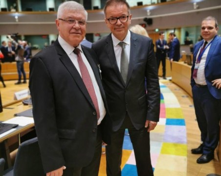 Министър Ананиев: България е въвела ефективни мерки срещу коронавируса