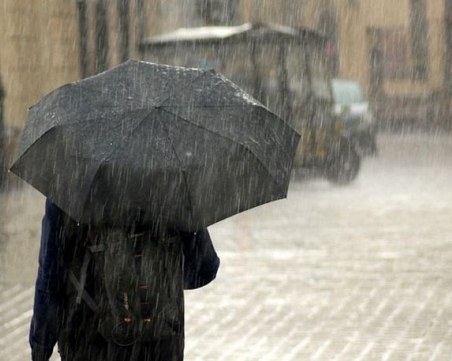 Облачно и дъждовно ще е днес, ето какви температури ни очакват