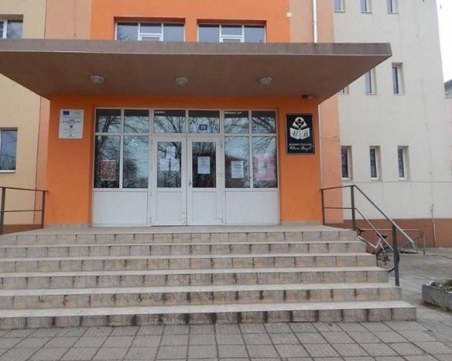 Пистолет изпадна от джоба на учител в час по история