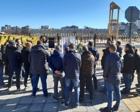 Приятели на Тоско почетоха 40 дни от кончината му