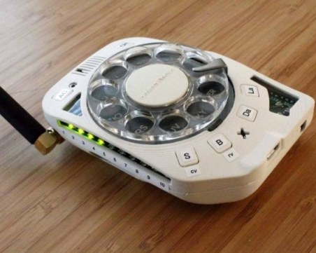 Ще станат ли телефоните с шайба отново модерни?