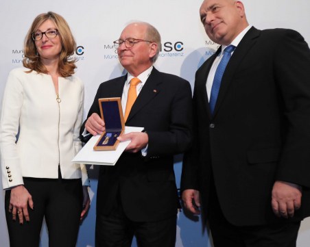 Премиерът: Ако Тръмп бъде преизбран, ще довършим свалянето на визите