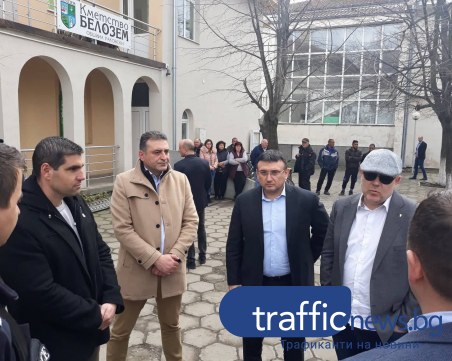 Кметът на Калофер събира колеги и отива при главния прокурор