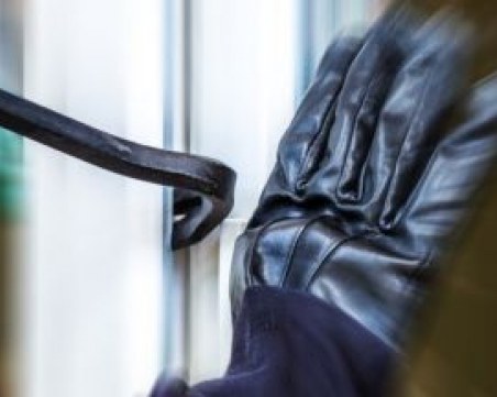 Крадецът на бензиностанцията в Стара Загора показал бележка с надпис 