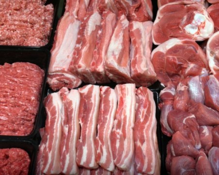 Конфискуваха свинско месо от пазара в Стамболийски