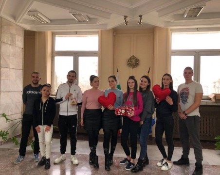 Младежи от Асеновград събраха над 580 лв. за малкия Дани само за ден