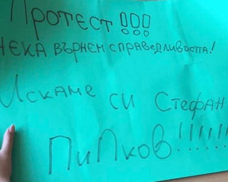 Освободиха учител в пловдивско училище, учениците си го искат обратно