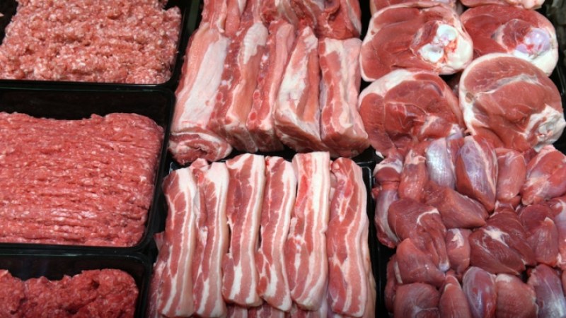 Конфискуваха свинско месо от пазара в Стамболийски