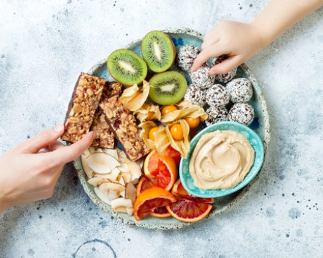 Грешки в междинните закуски, които ви карат да напълнявате