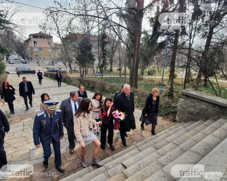 Херо Мустафа: За мен е чест да положа венец на паметника на Левски! Да живее България