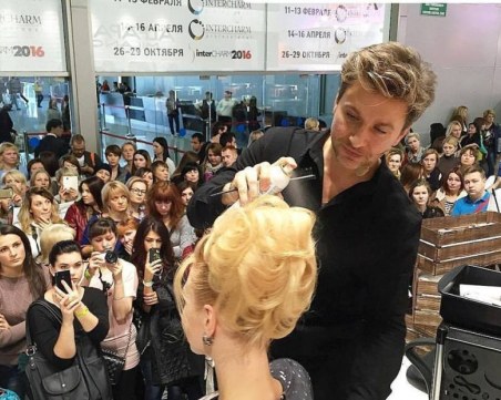 Стилисти от цял свят се включват в кауза за кръводаряване в Пловдив