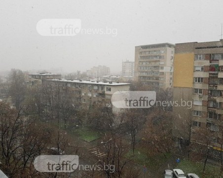 Температурите падат рязко днес, очаква ни дъжд и сняг