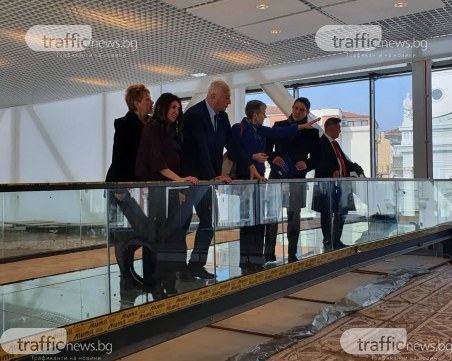 Зико  подари носия на Херо Мустафа, тя обеща да е чест гост в Пловдив