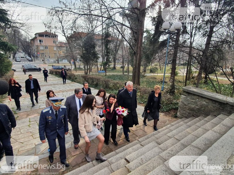 Херо Мустафа: За мен е чест да положа венец на паметника на Левски! Да живее България
