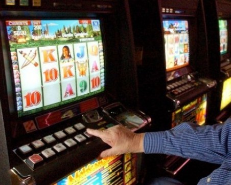 Осъдиха обирджиите на казиното в Карлово, пистолетите им били детски играчки