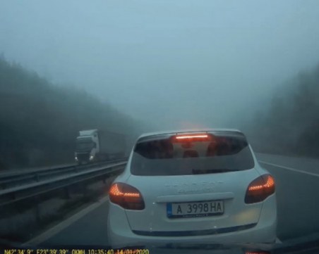 Разследват джигит, засякъл кола на магистралата