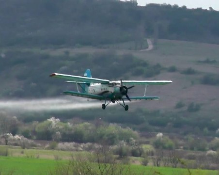 Самолет с 14 души падна в Русия