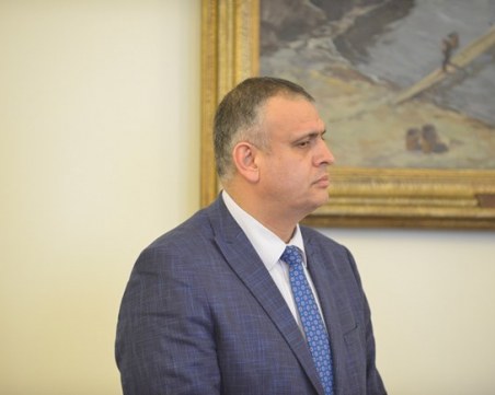 Шефът на АПИ: Не правим номерца на премиера