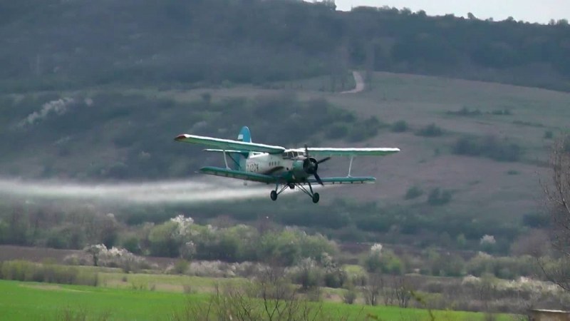 Самолет с 14 души падна в Русия