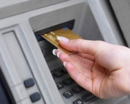 28-годишна от пазарджишко село източи дебитната карта на пенсионер, арестуваха я