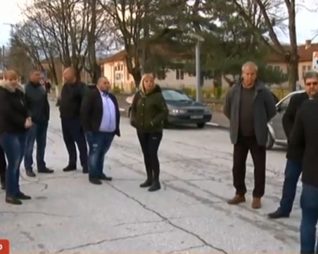 Жителите на 7 села в Пловдивско на протест заради винетките