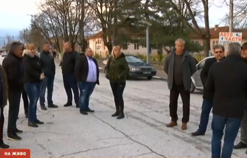 Жителите на 7 села в Пловдивско на протест заради винетките