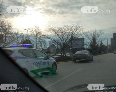 Кола осъмна оградена с лента в активната лента на пловдивски булевард